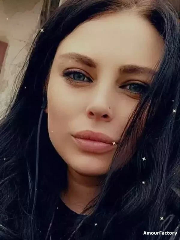 Alena Profile image 3