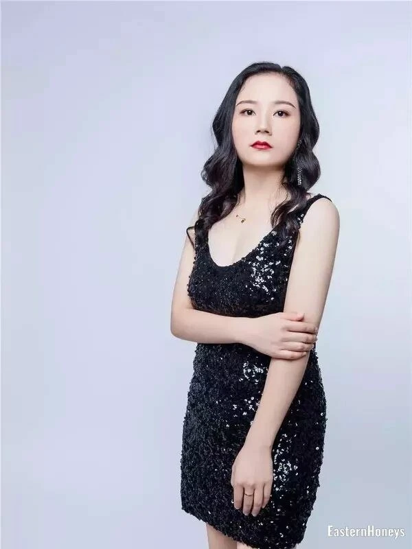 Mengqi Profile image 1