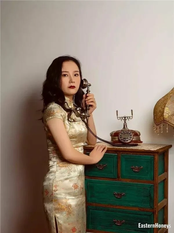 Mengqi Profile image 3