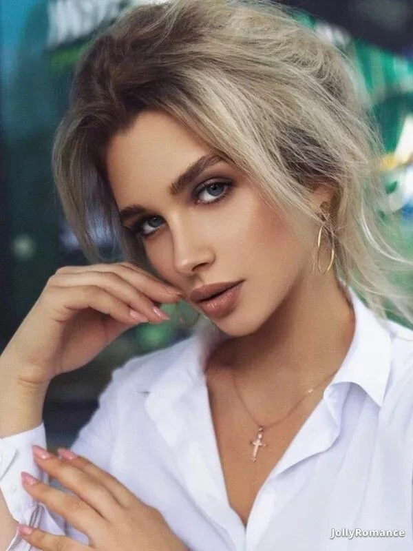 Angelina Profile image 3