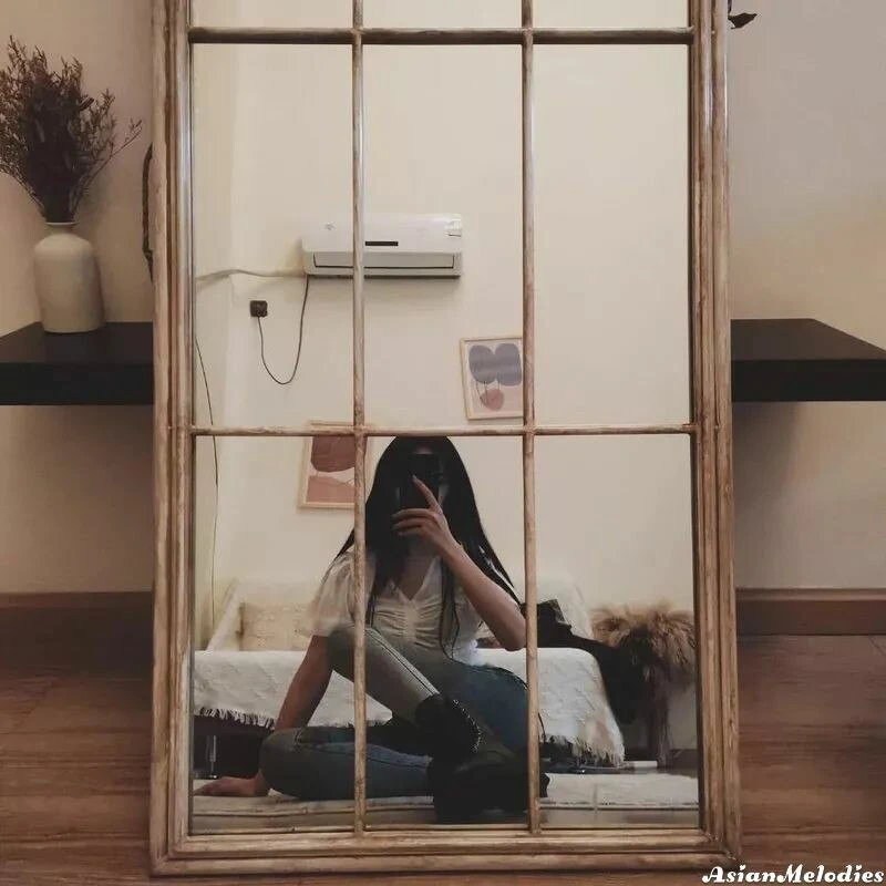 Lili Profile image 4