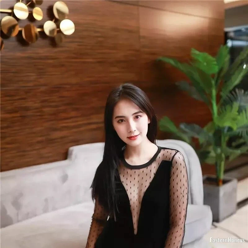 Lili Profile image 3