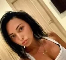 Julia Profile image 2