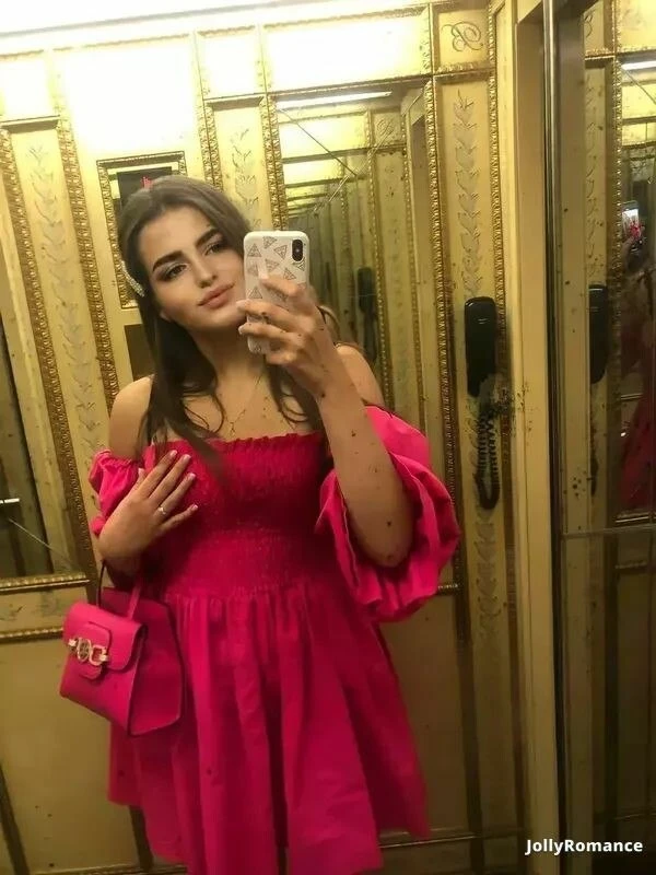 Nina Profile image 4
