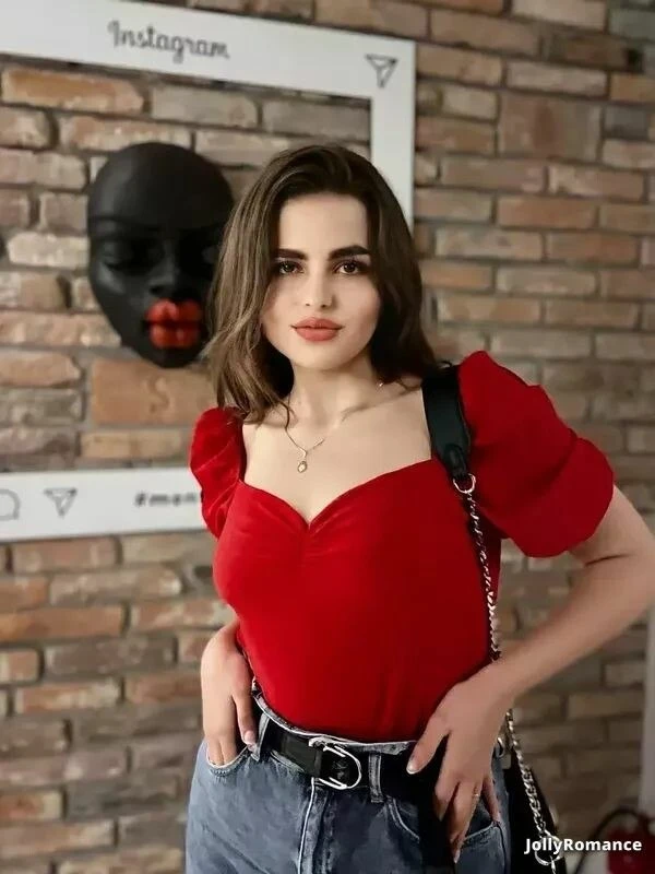 Nina Profile image 1