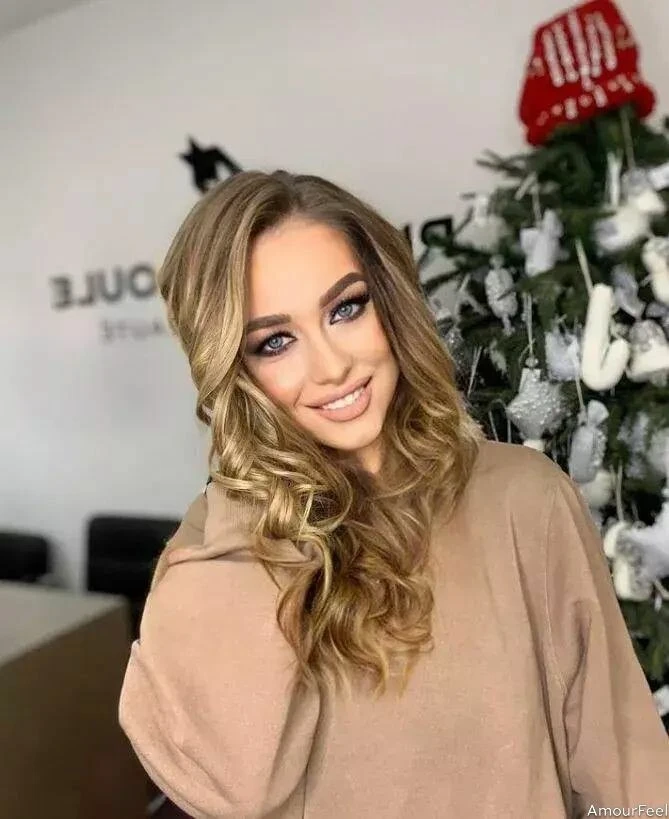 Olena Profile image 4