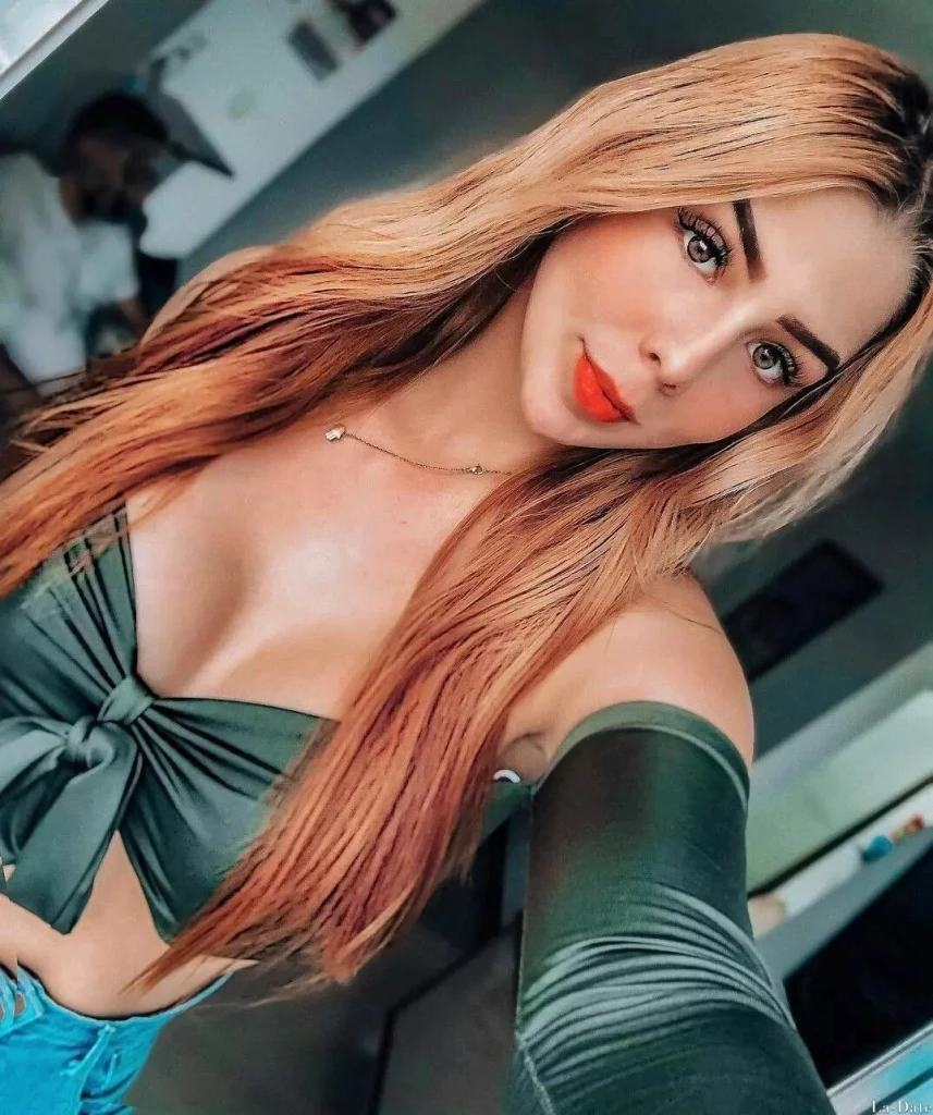 Dayana, 24