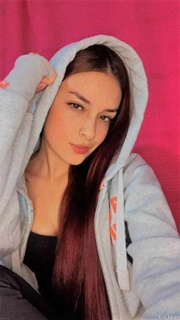 Paula Profile image 4