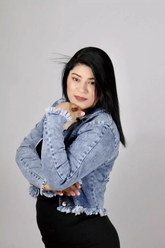 Lesly Profile image 4