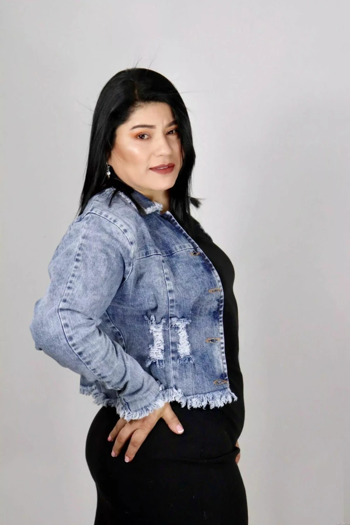 Lesly Profile image 1