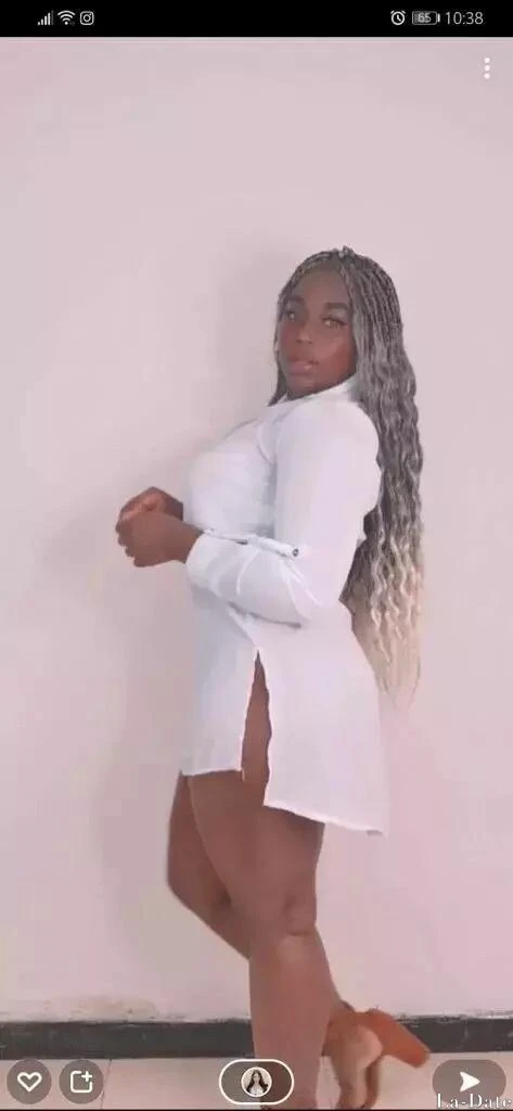 Paola Profile image 4