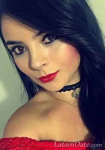 FERNANDA, 29