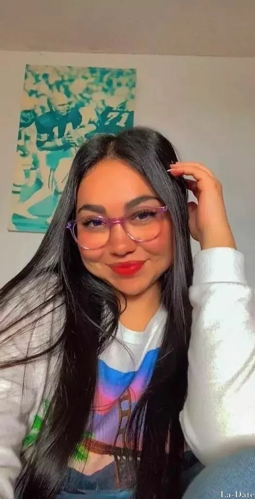 Laura Profile image 4