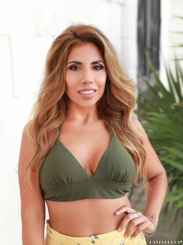 Elizabeth Profile image 1