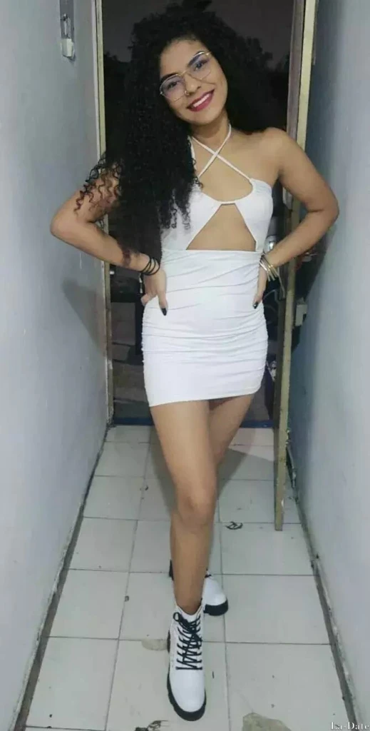 Reina Profile image 2