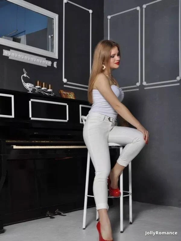 Alla Profile image 4