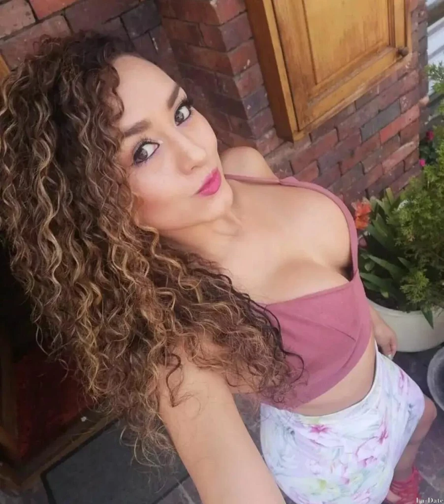 Edna Profile image 3