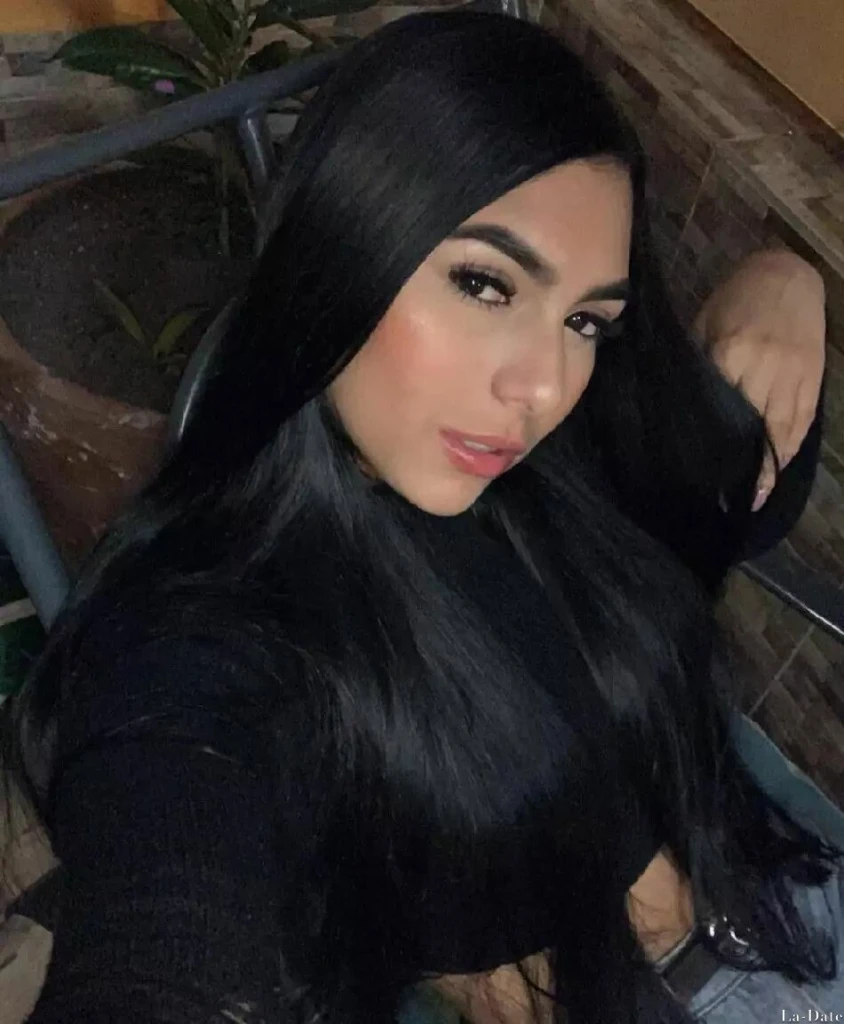 Claudia Profile image 2