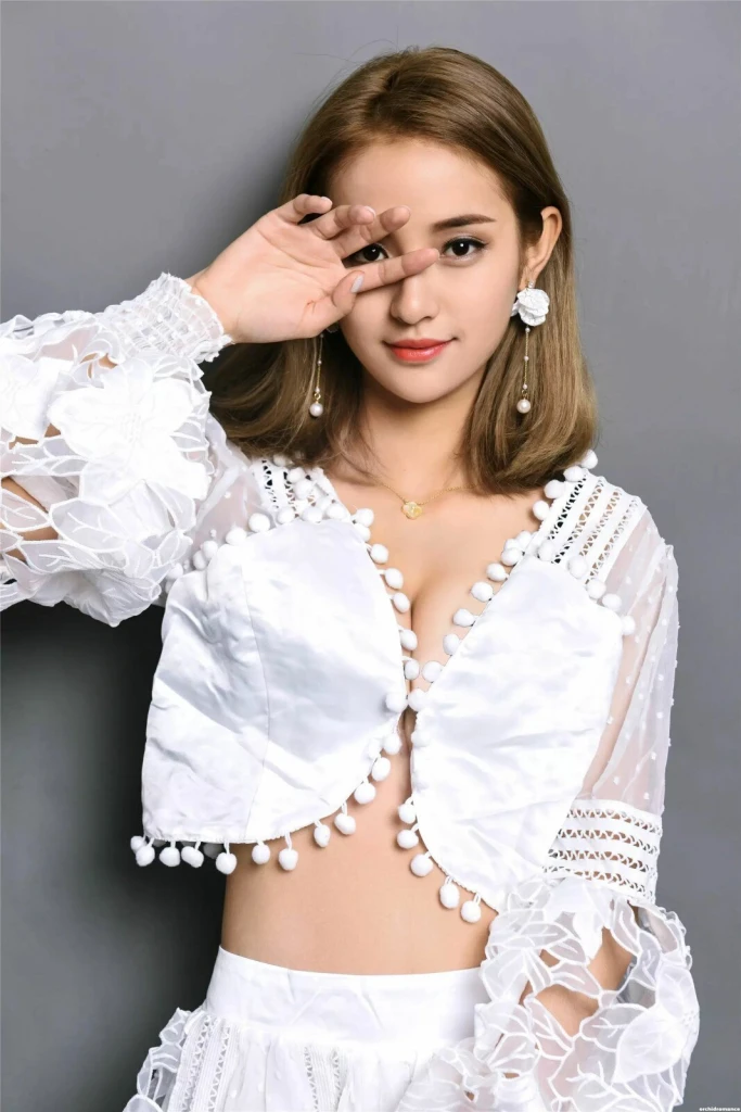 Mingfang, 36