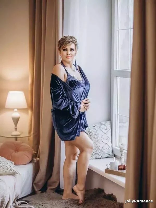 Yana, 41
