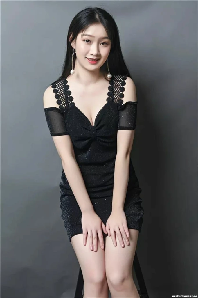 Elaine Profile image 4