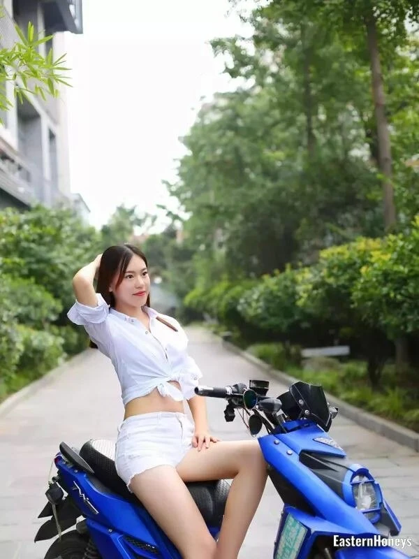 JingYi Xie Profile image 4