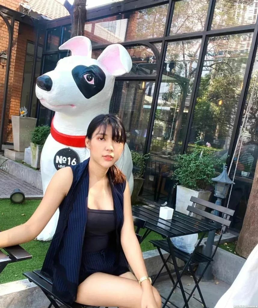 Monsinee Profile image 3