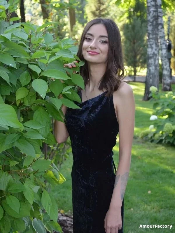 Nina Profile image 4